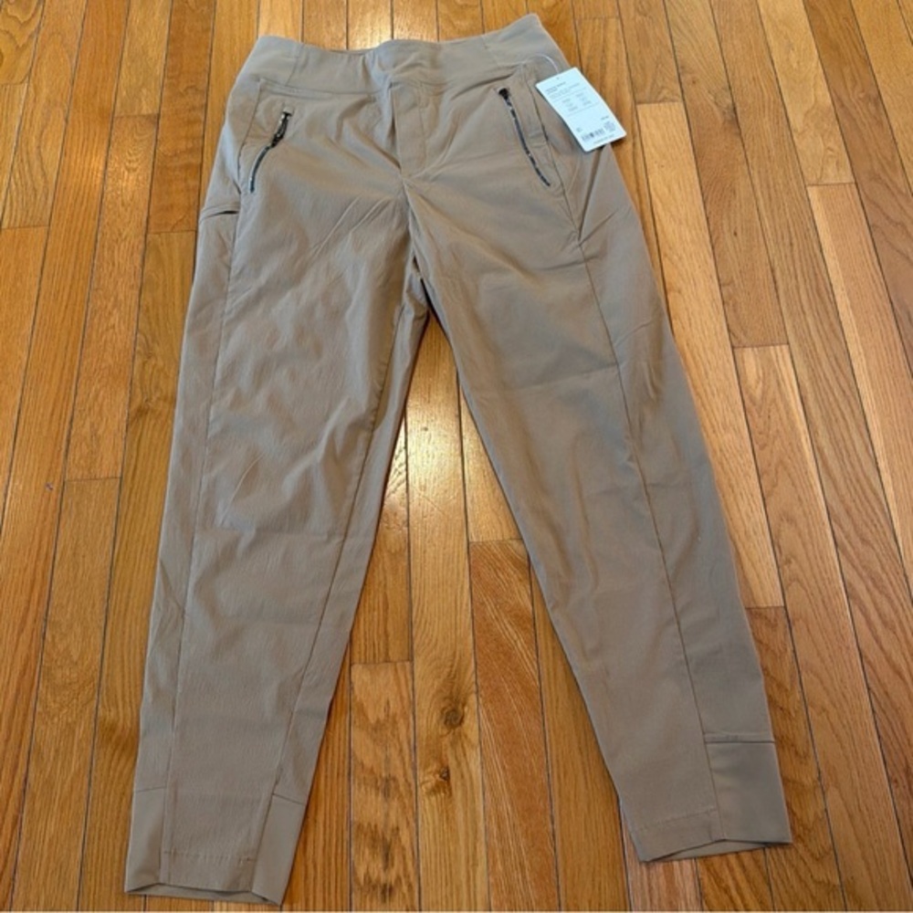 New NWT $99 Athleta Trekkie North Jogger Nylon Pants Camel Brown Sz 6 Zip Pocket